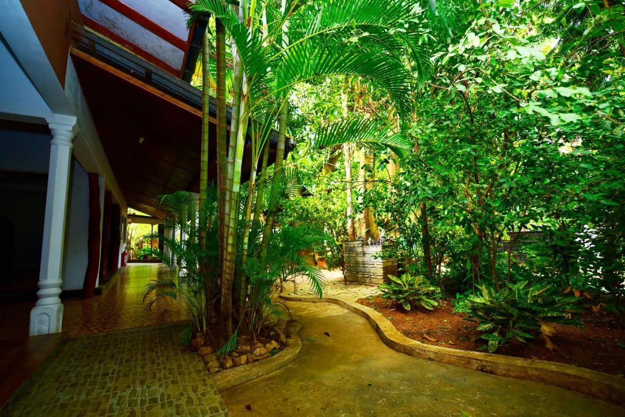 פולונרואה Ariya Rest & Ayurveda Spa מראה חיצוני תמונה