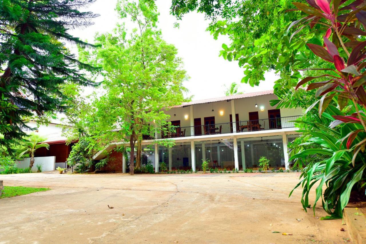 פולונרואה Ariya Rest & Ayurveda Spa מראה חיצוני תמונה